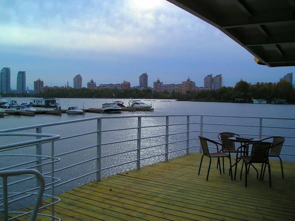 Chervona Kalina Kyiv Exterior foto