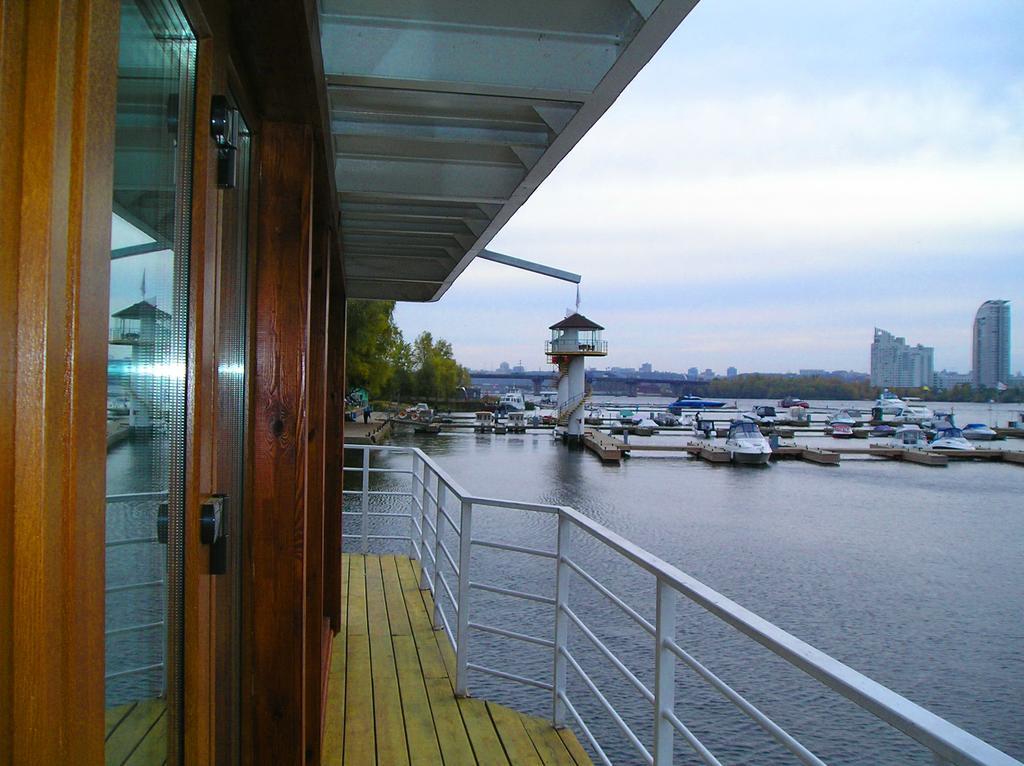 Chervona Kalina Kyiv Exterior foto